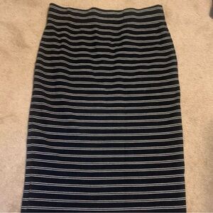 Size M, White House Black Market pencil skirt